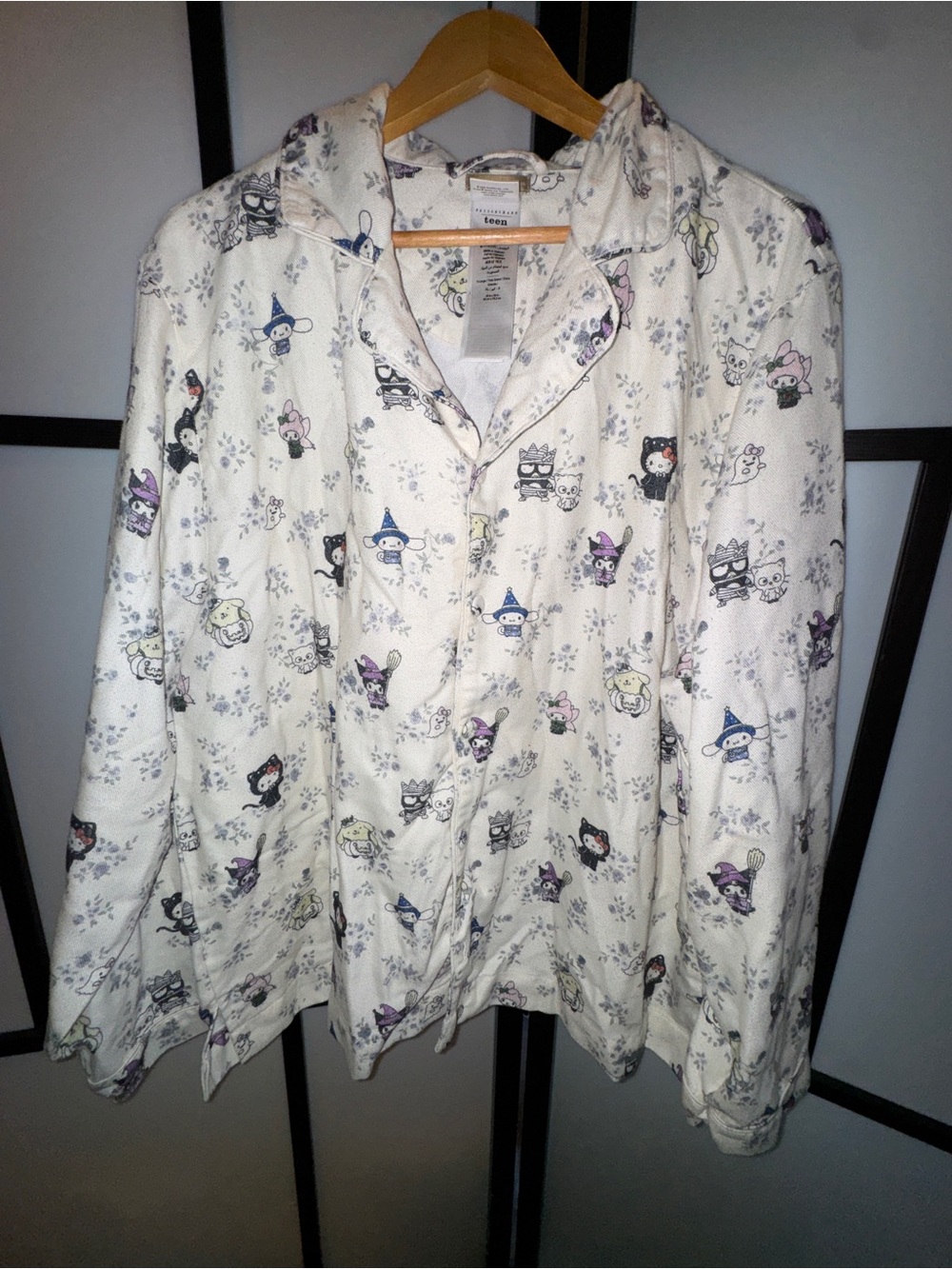 Pottery Barn Teen / Hello Kitty Halloween White Printed PJ Button-Up Top XL